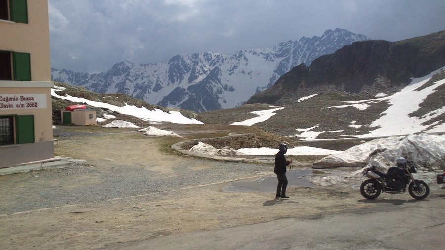 De drukte boven op de Stelvio.